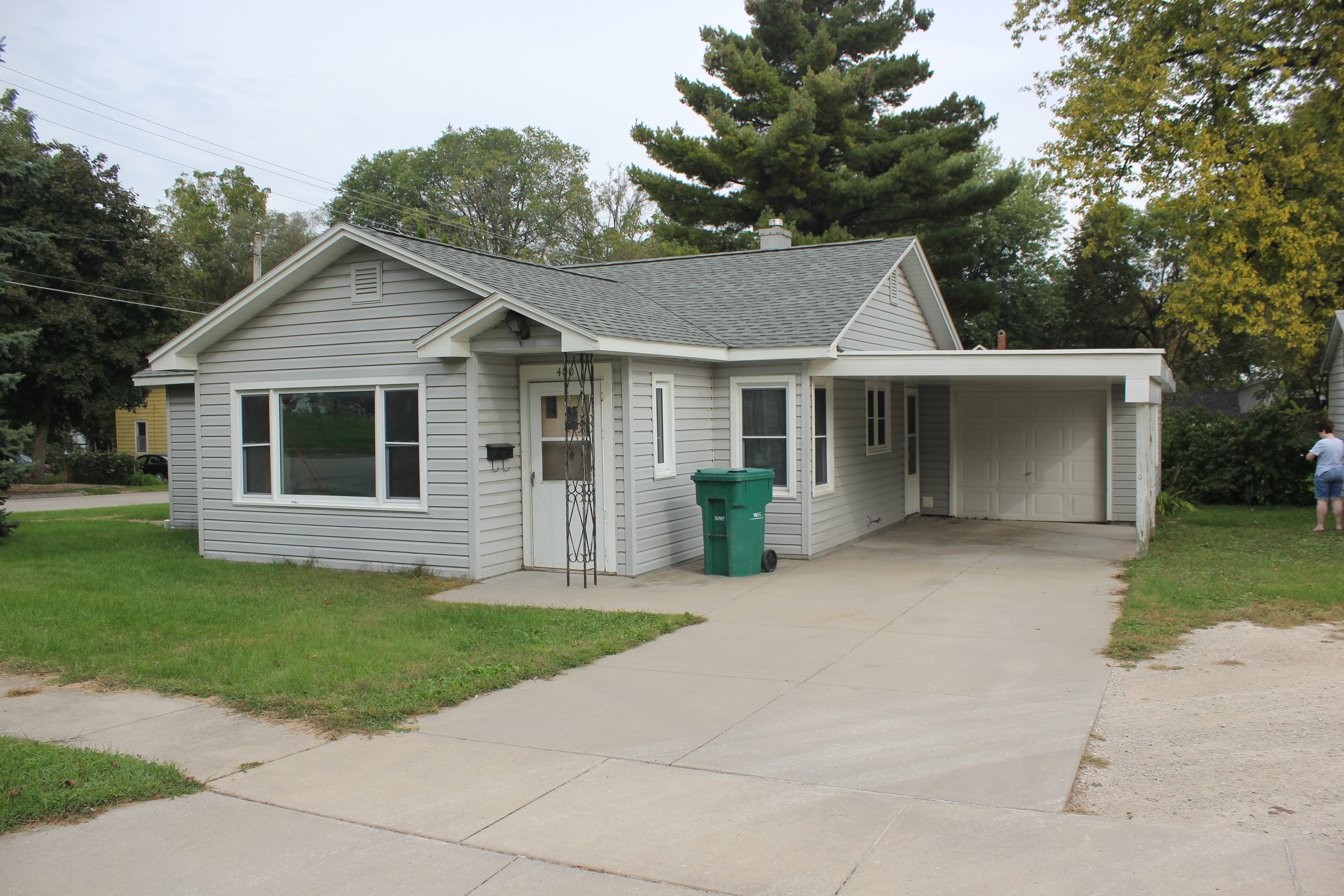 Spotless 3 Bedroom House W Garage And Carport For Rent