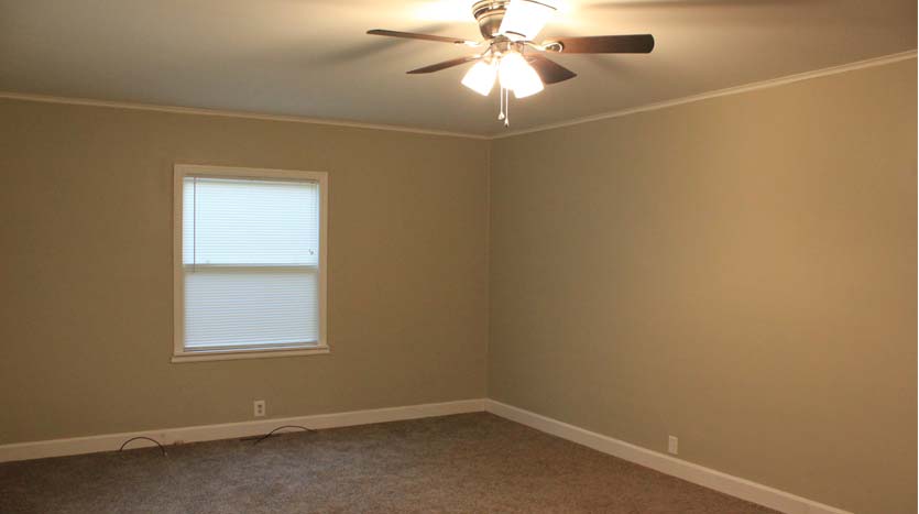 Living Room In House For Rent - Independence, IA 50644