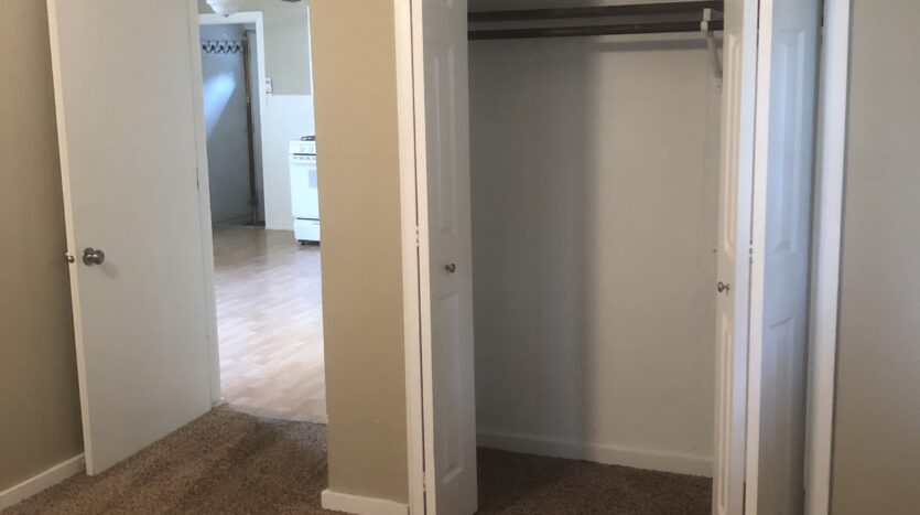 closet in house for rent in independence iowa